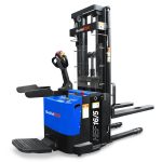 Elektrostapler HEF16/5 mit Bedienplatz, Hubhöhe 90 – 5.000 mm, Tragkraft 1.600 kg, SolidHub